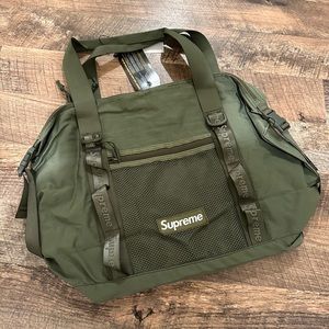 Supreme zip tote